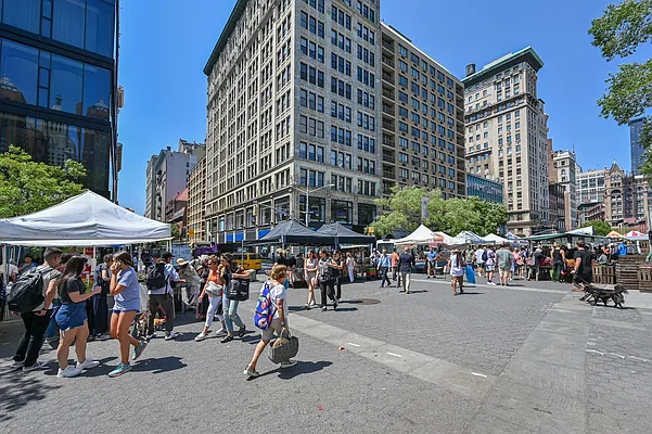 Sold by Poljan Properties Inc. | media 39