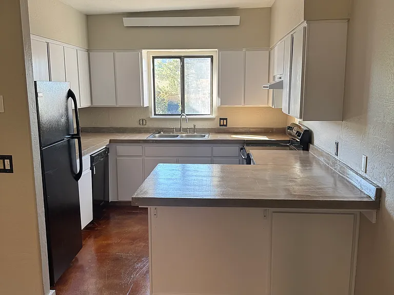 150 Sugarloaf St #1 — Photo 6