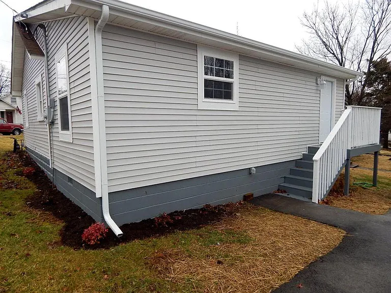 301 Thompson Rd — Photo 3