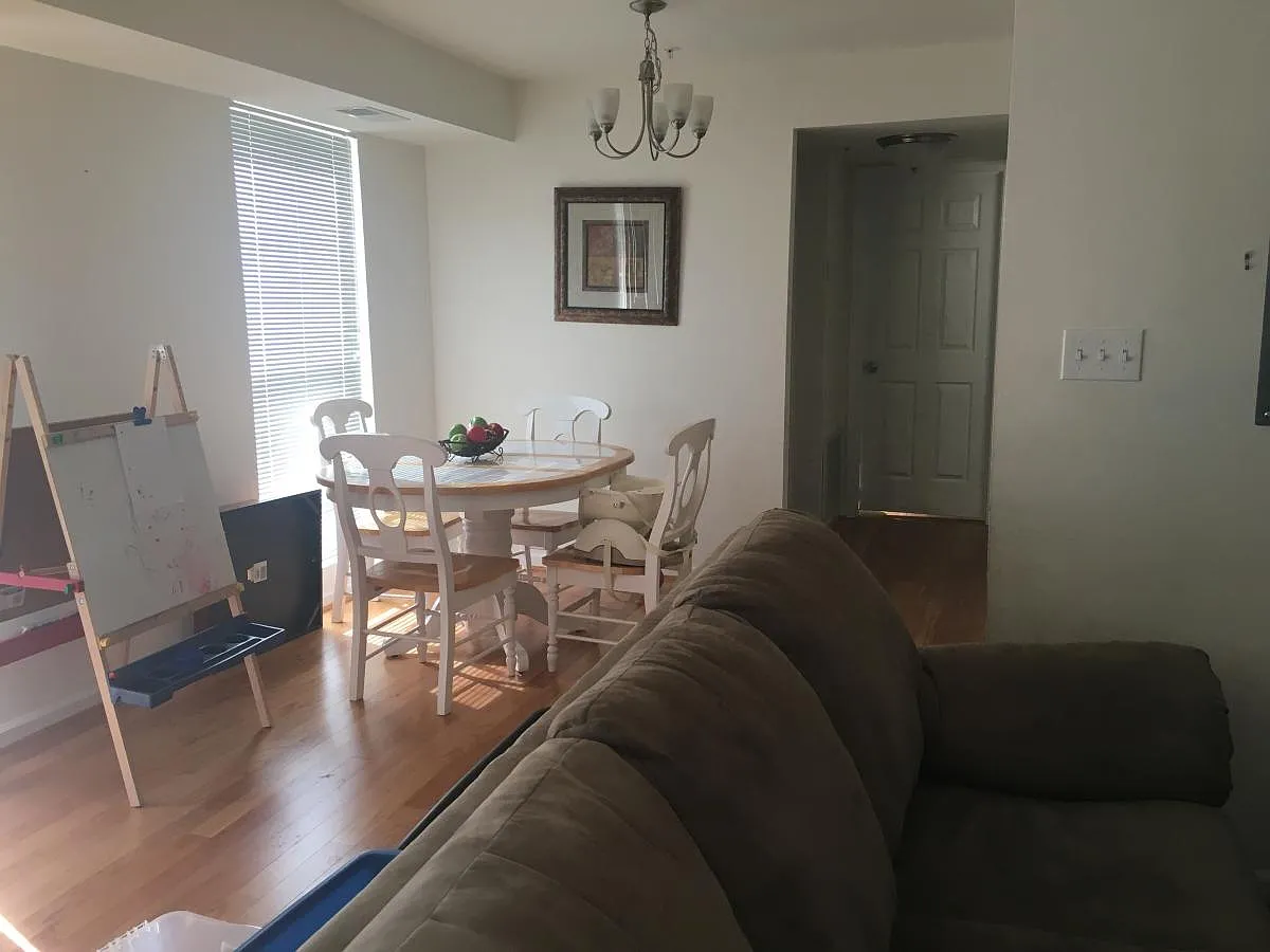 2 bed, 950 sqft, $1,750 — Photo 3