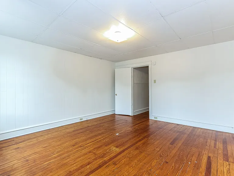 546 Manor St — Photo 6