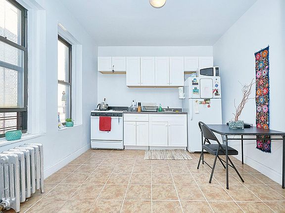 3rd image of 15 Magaw Pl APT 5A
