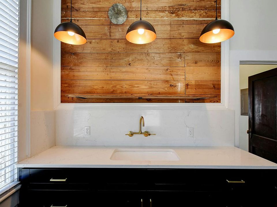 1st image of 423 W Woodlawn Ave APT 2