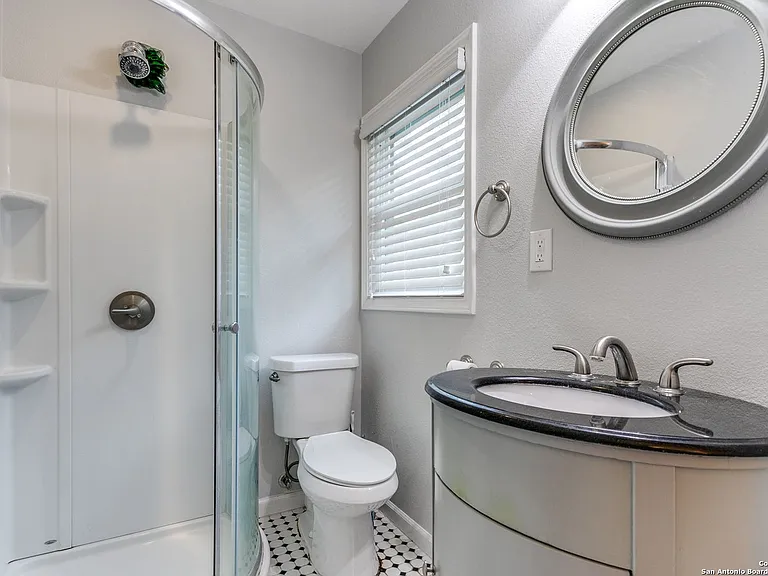 323 Byrnes Dr — Photo 10