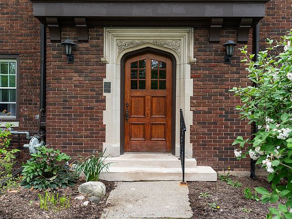 3rd image of 2220 Washtenaw Ave #F