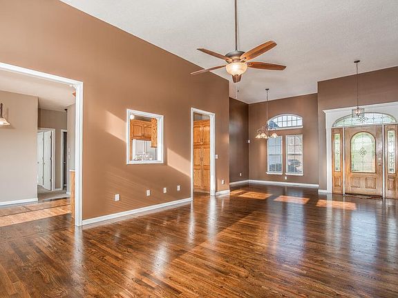 5th image of 505 Graystone Dr