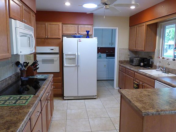 3rd image of 10113 W Prairie Hills Cir