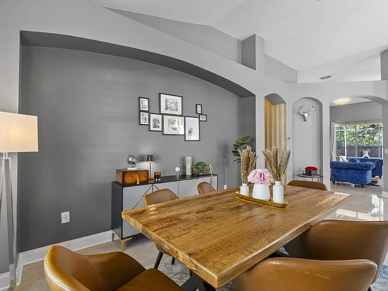 10602 Rochester Way — Photo 3