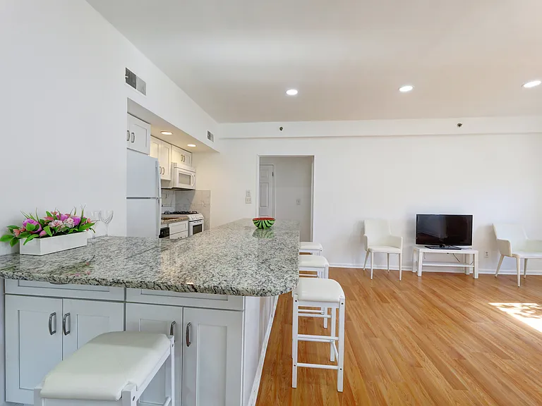 22 Engle St #17 — Photo 20
