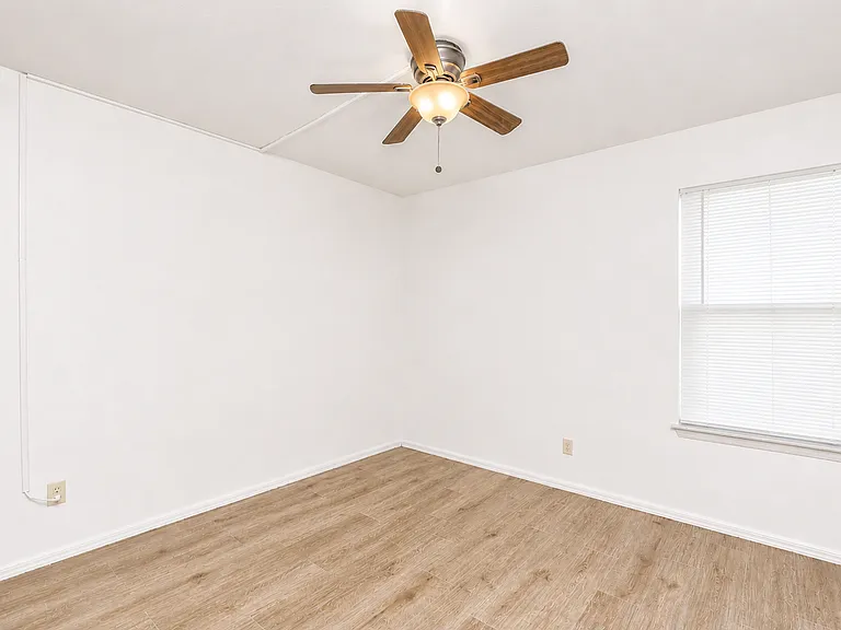 Riverbend Apartments — Photo 39