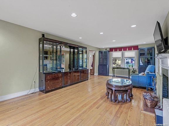 4th image of 10 Bayside Avenue