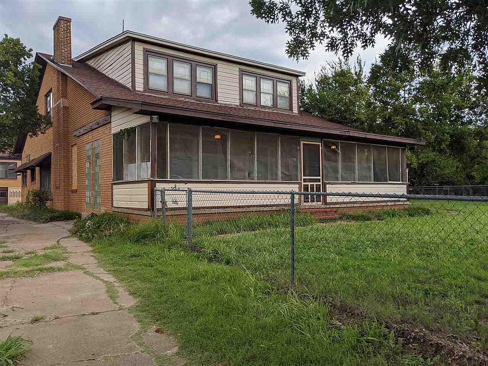 1st image of 918 E Fort Worth St