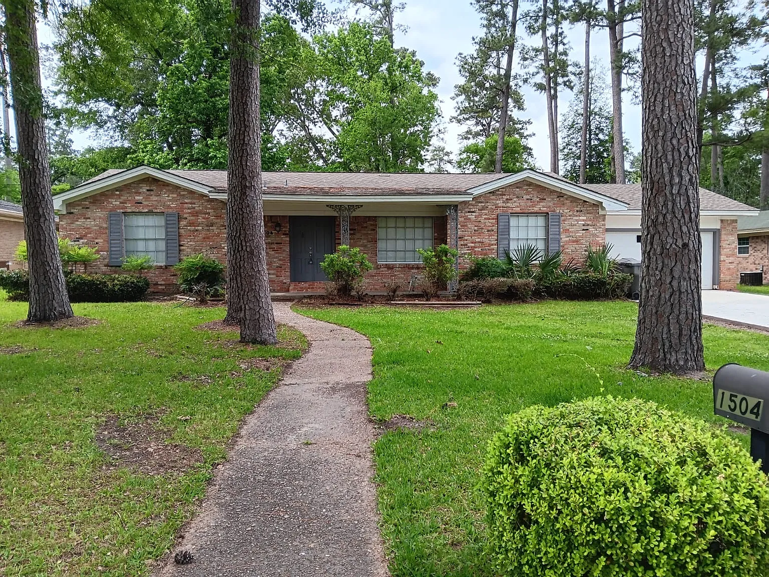 4 bed, 2.5 bath, 2400 sqft, $1,975 — Photo 1