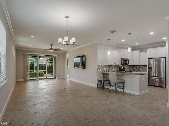 3rd image of 10653 Jackson Square Dr
