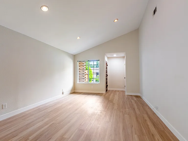 2404 Berrywood Dr — Photo 4