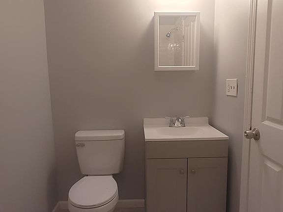 4th image of 159 Ann St #B