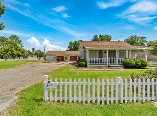 401 Lee Ave, Anahuac, TX 77514