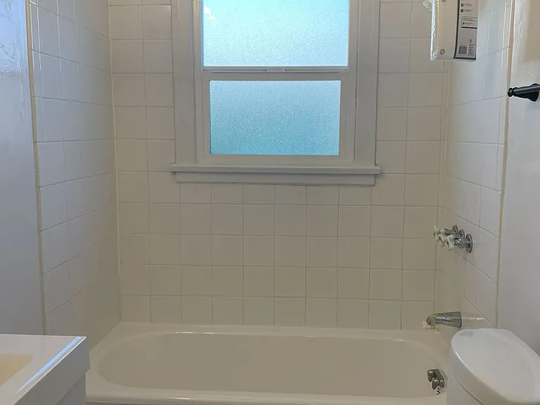1002 N Sweetzer Ave — Photo 22