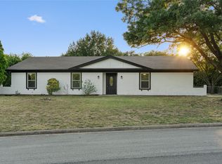 800 Evelyn Dr, Lorena, TX 76655