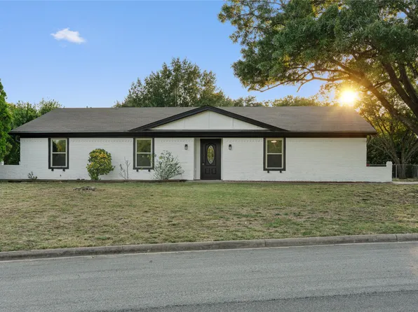 800 Evelyn Dr, Lorena, TX 76655