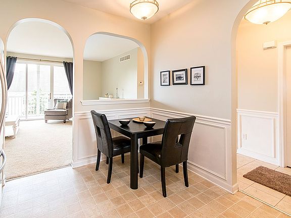 5th image of 2922 N Knightsbridge Cir