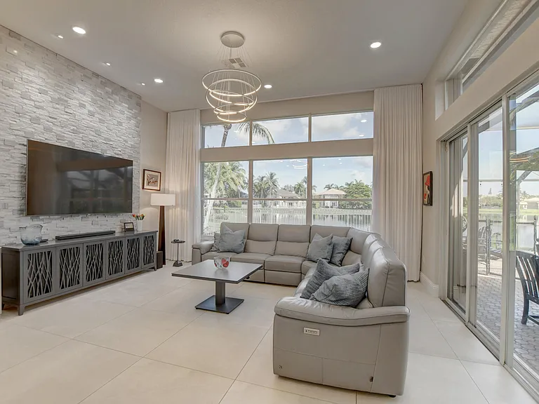 19211 N Creekshore Ct — Photo 45