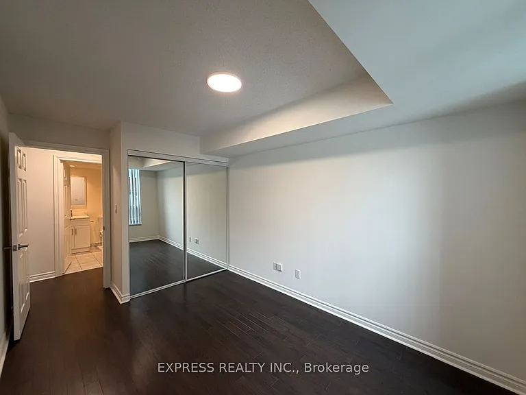 168 Simcoe St #901 — Photo 7