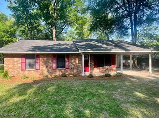 631 E Woodlawn Dr, Greenville, MS 38703