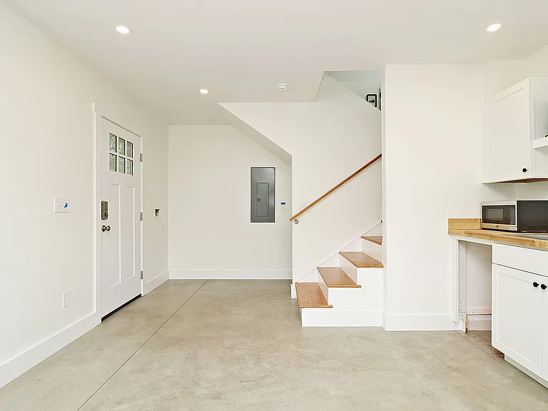 513 12th St NW #B — Photo 3