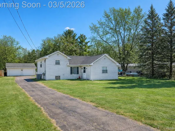 1416 N Ives Ave, Burton, MI 48509