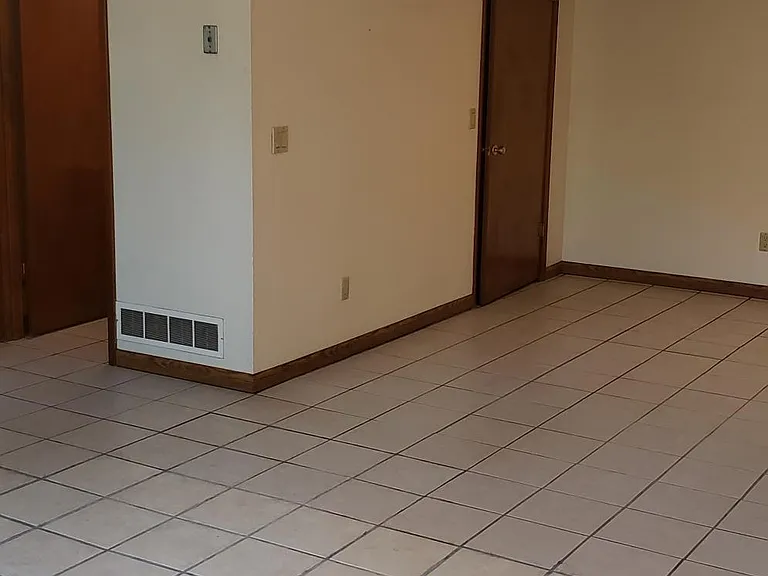 3870 Hillcrest Rd — Photo 17