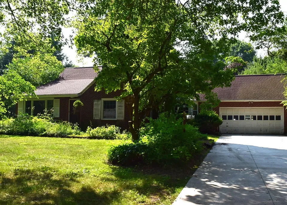 2387 Huron Hill Dr