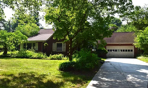 2387 Huron Hill Dr Photo 1