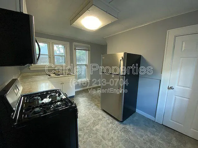 143 Page St NE #1 — Photo 10