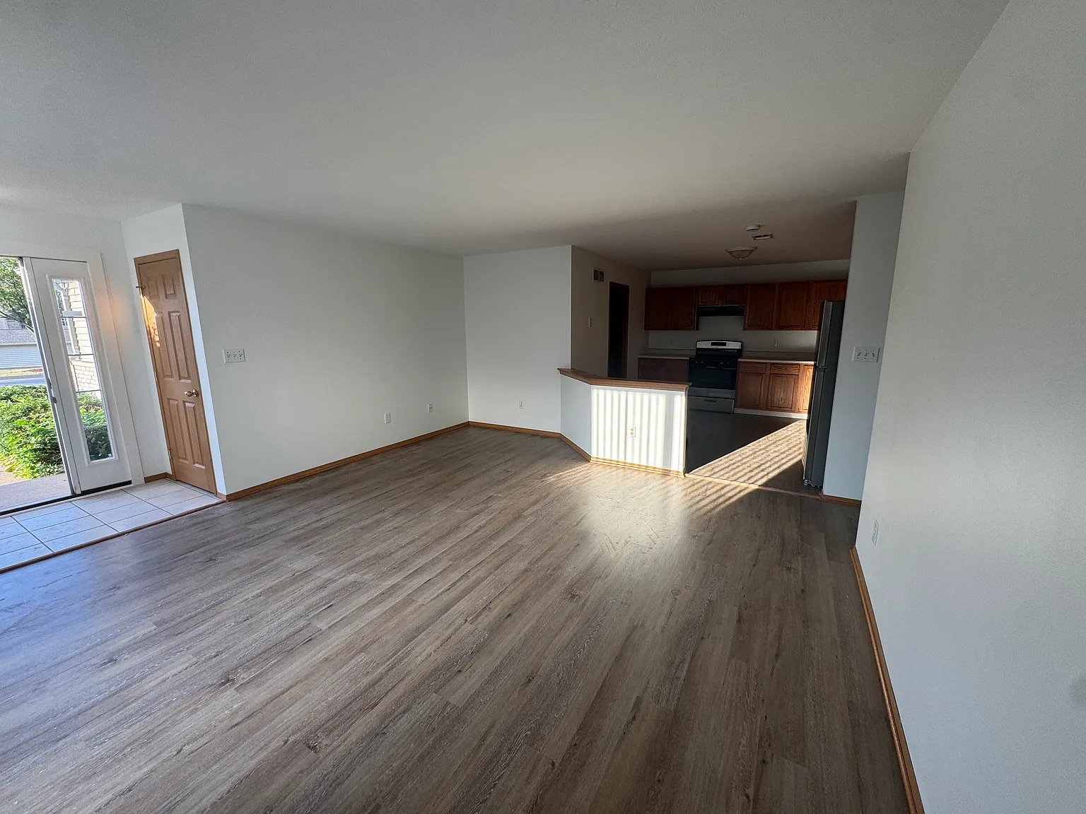 3 bed, 1230 sqft, $2,150 — Photo 4
