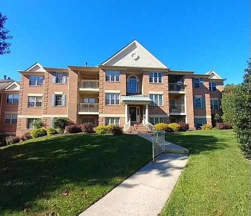 2nd image of 1713 Landmark Dr Unit 2E