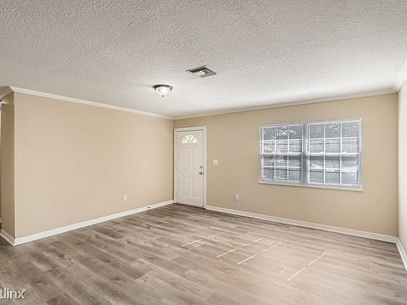 3rd image of 1556 Cumberland Ln