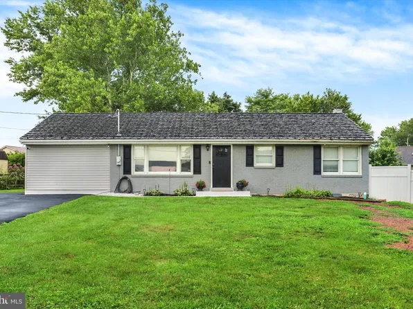 12 White Birch Ave, Mechanicsburg, PA 17050
