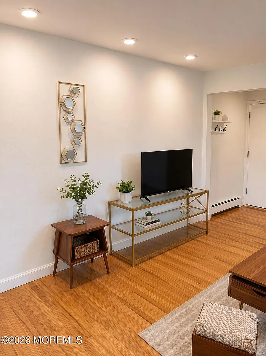 Building Photo - 735 Greens Ave #4B