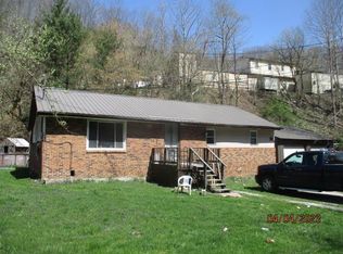 160 Redwood Dr, Raven, VA 24639