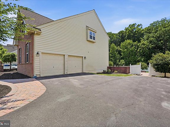 2nd image of 419 Brister Rd