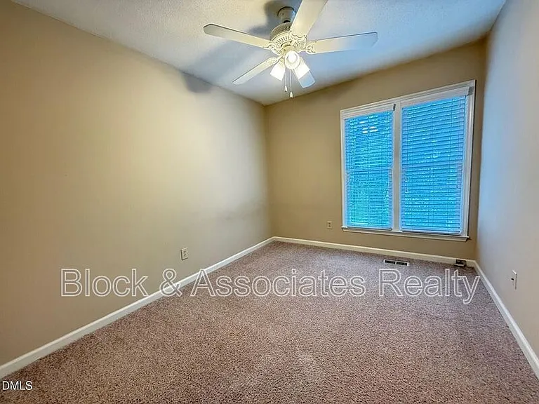 120 Greenmont Ln — Photo 16