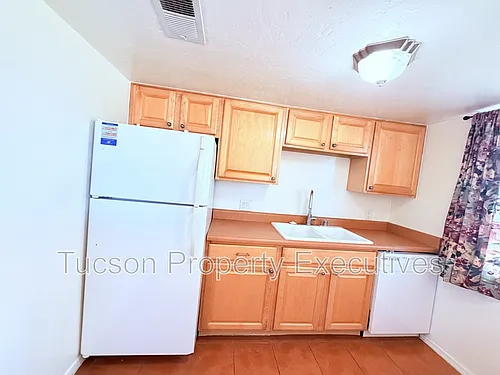 455 W Kelso St Photo 1