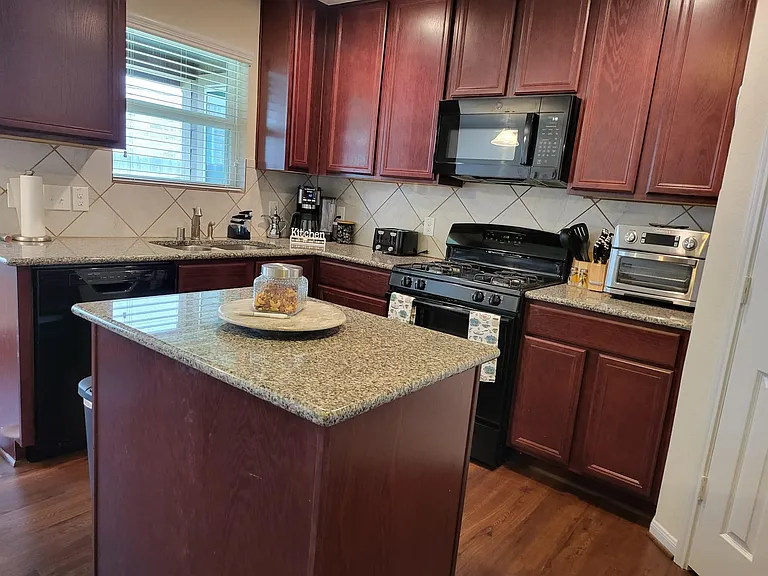 10739 Chestnut Path Way — Photo 15