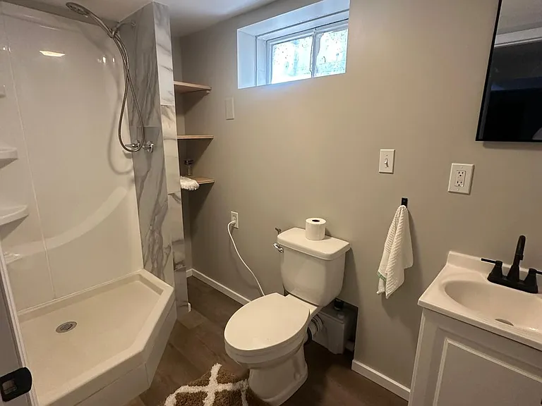 320 Howard St — Photo 3