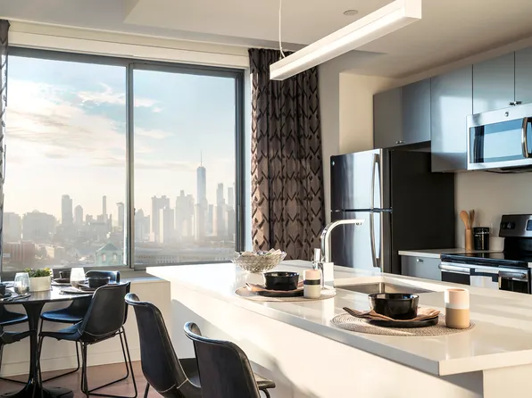 620 Pavonia Avenue image 1 of 16