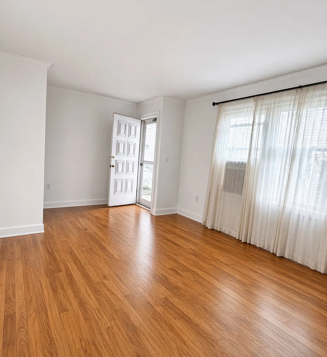 3 bed, 1.5 bath, 1136 sqft, $3,300 — Photo 1