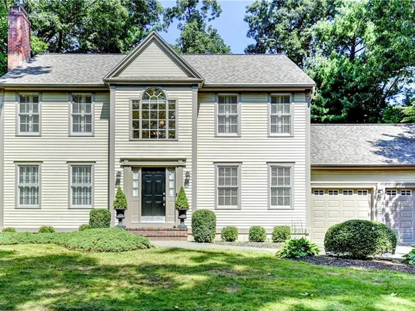 10 Morra Way E, Rumford, RI 02916