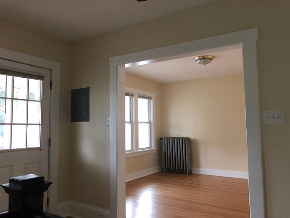3rd image of 29 Oakwood St