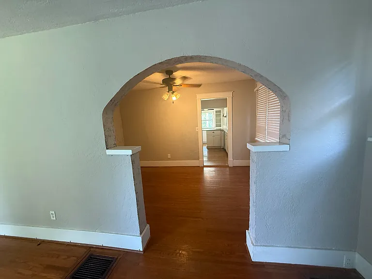 1004 Gillock St — Photo 28